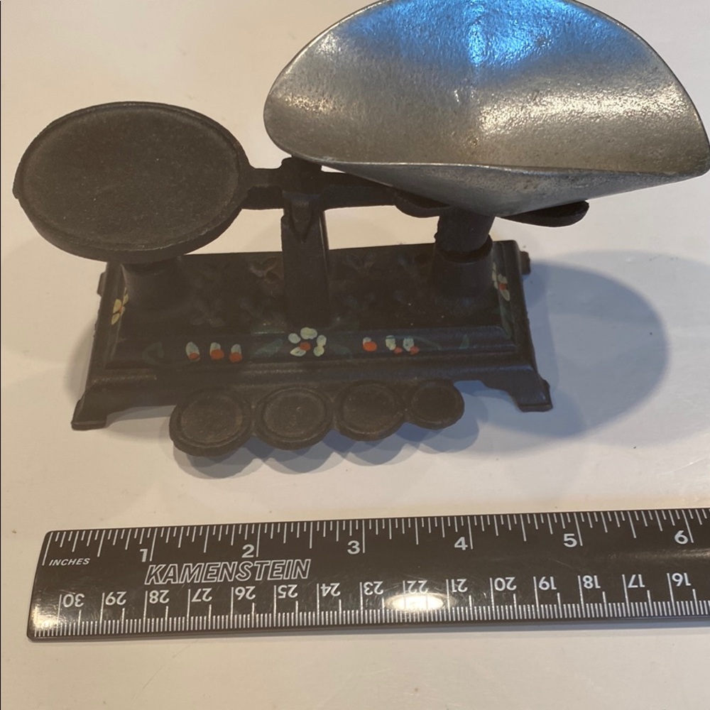 Vintage Small Cast Iron Balance Scale